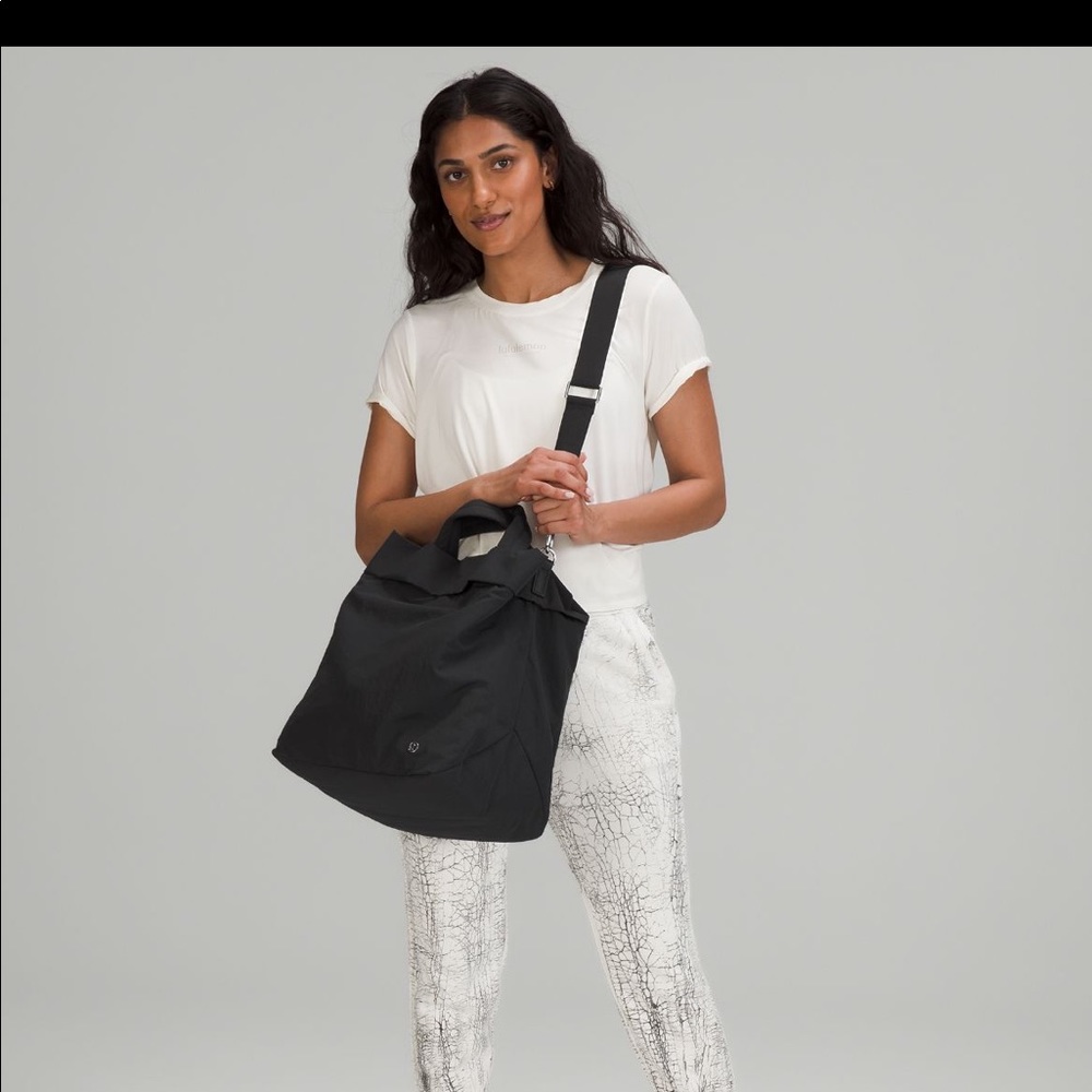 Lululemon gym bag / tote black with gold accents